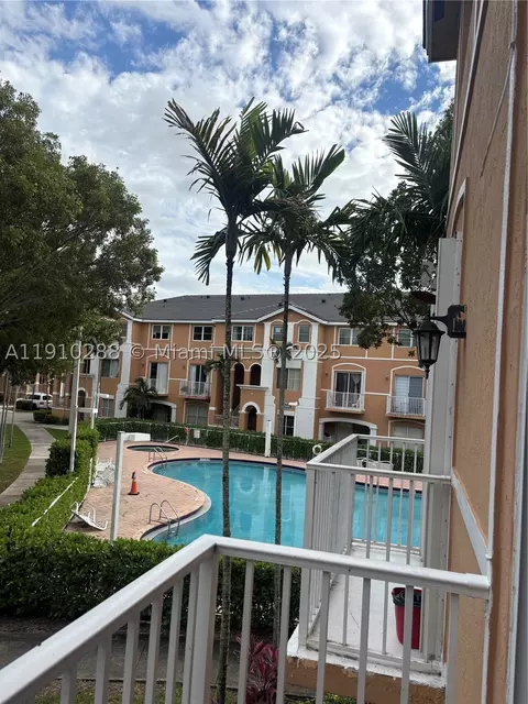 17710 NW 73rd Ave #202-20, Hialeah, FL 33015