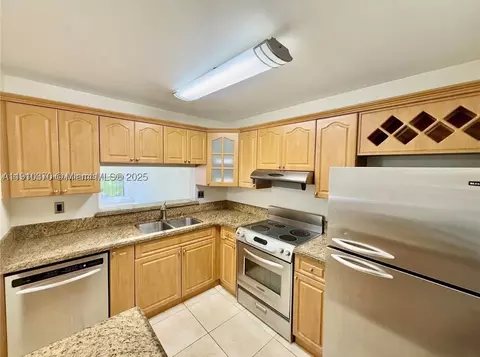 10825 SW 112th Ave #302, Miami, FL 33176