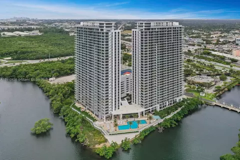 16385 Biscayne Blvd #1219, North Miami Beach, FL 33160