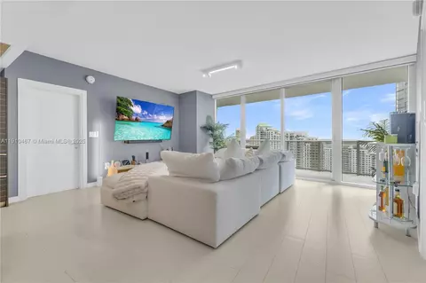 200 Biscayne Boulevard Way #3907, Miami, FL 33131