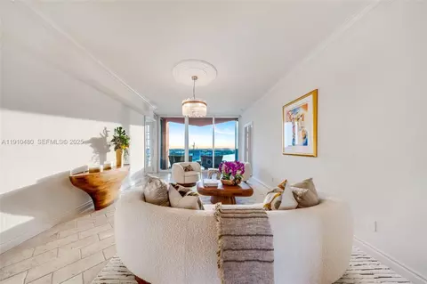 300 S Pointe Dr #1702, Miami Beach, FL 33139