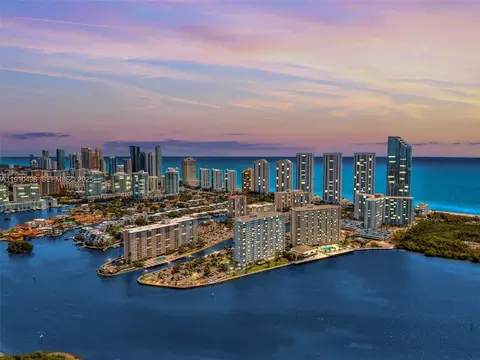300 Bayview Dr #902, Sunny Isles Beach, FL 33160