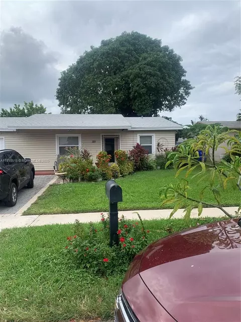 321 SW 76th Ter, North Lauderdale, FL 33068