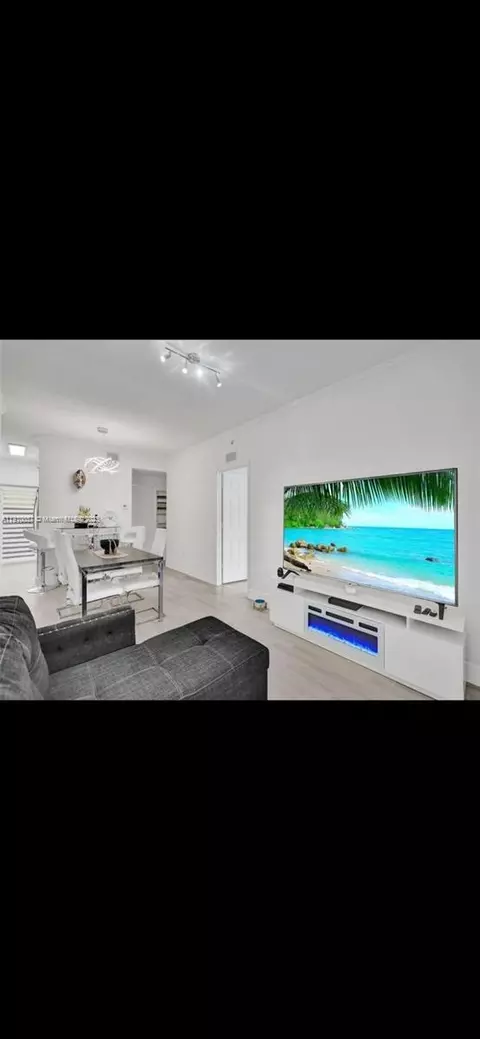3374 W 80th St #101, Hialeah, FL 33018