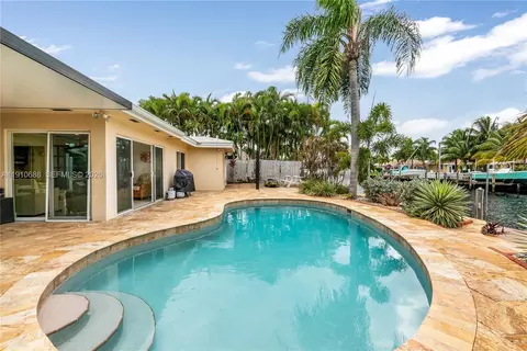 Exterior - 281 SE 3rd Ct, Pompano Beach, FL 33060 photo 1 of 7