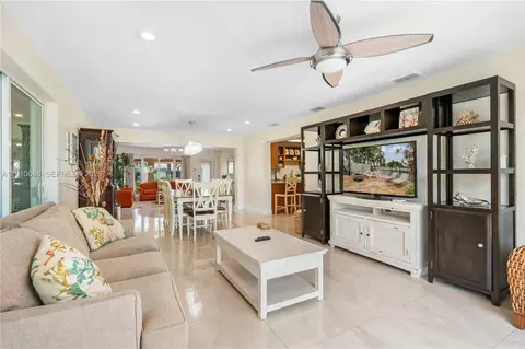 Living - 281 SE 3rd Ct, Pompano Beach, FL 33060 photo 2 of 5