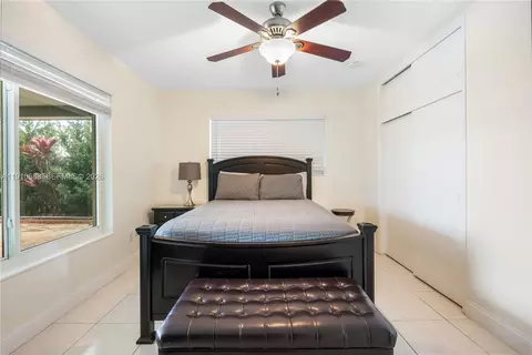 Bedroom - 281 SE 3rd Ct, Pompano Beach, FL 33060 photo 4 of 7