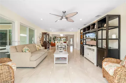 Living - 281 SE 3rd Ct, Pompano Beach, FL 33060 photo 1 of 5
