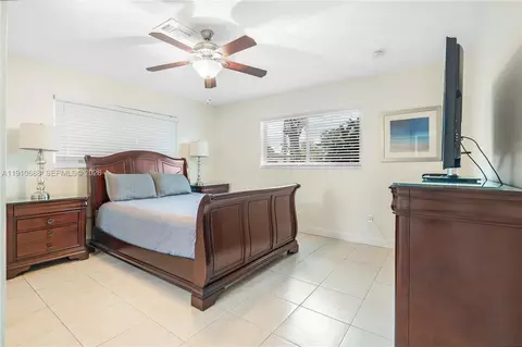 Bedroom - 281 SE 3rd Ct, Pompano Beach, FL 33060 photo 1 of 7