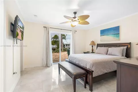 Bedroom - 281 SE 3rd Ct, Pompano Beach, FL 33060 photo 5 of 7