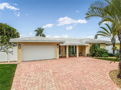Exterior - 281 SE 3rd Ct, Pompano Beach, FL 33060 photo 3 of 7