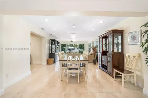 Dining - 281 SE 3rd Ct, Pompano Beach, FL 33060 photo 2 of 3