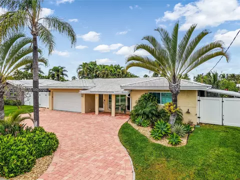Exterior - 281 SE 3rd Ct, Pompano Beach, FL 33060 photo 4 of 7