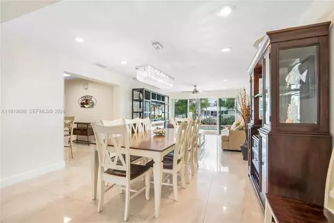 Dining - 281 SE 3rd Ct, Pompano Beach, FL 33060 photo 3 of 3