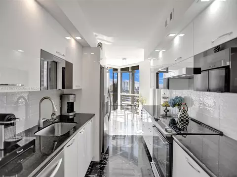1000 E Island Blvd #2103, Aventura, FL 33160
