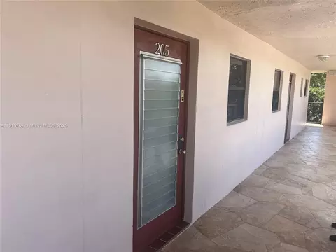 10123 Sunrise Lakes Blvd #205, Sunrise, FL 33322
