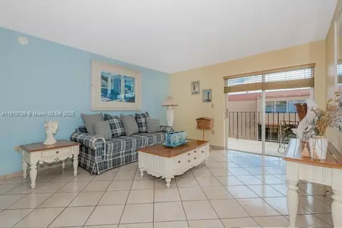 1890 W 56th St #1423, Hialeah, FL 33012