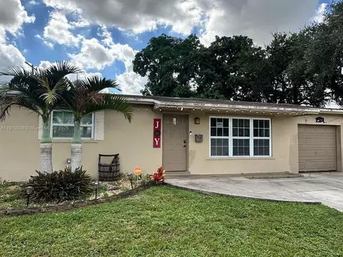 6390 Harding St, Hollywood, FL 33024
