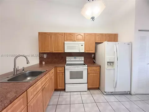 Undisclosed, Hialeah, FL 33015 photo 2