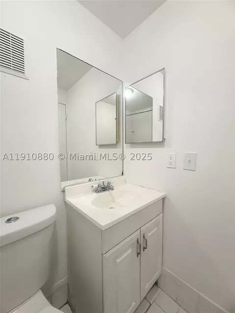 Undisclosed, Hialeah, FL 33015 photo 23