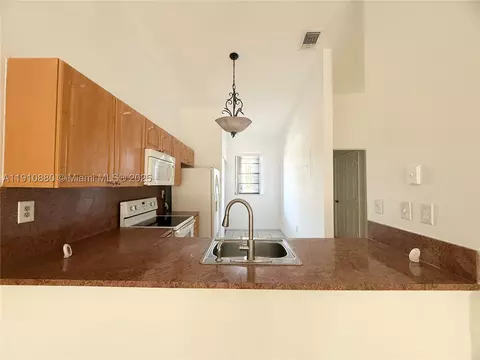 Undisclosed, Hialeah, FL 33015 photo 3