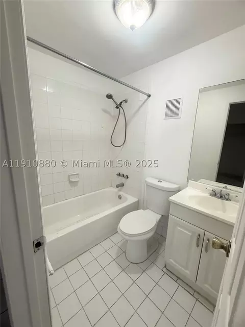 Undisclosed, Hialeah, FL 33015 photo 22