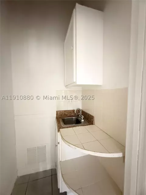 Undisclosed, Hialeah, FL 33015 photo 20