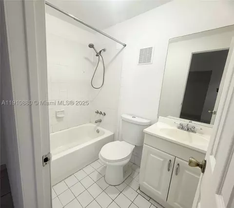 Undisclosed, Hialeah, FL 33015 photo 21