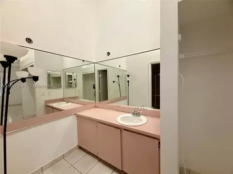 Undisclosed, Hialeah, FL 33015 photo 13