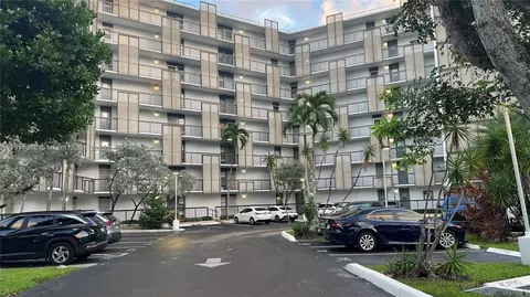 20500 W Country Club Dr #117, Aventura, FL 33180
