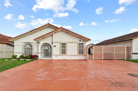 3289 W 76th St, Hialeah, FL 33018