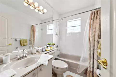 Bath - 3289 W 76th St, Hialeah, FL 33018 photo 1 of 2