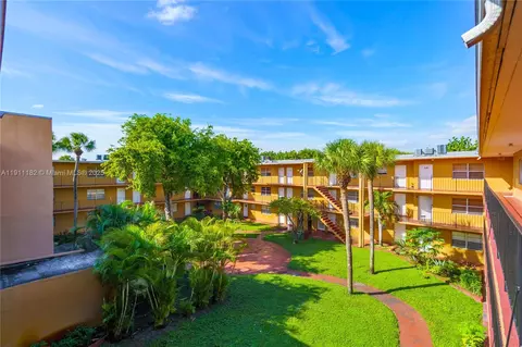 1330 W 54th St #302C, Hialeah, FL 33012