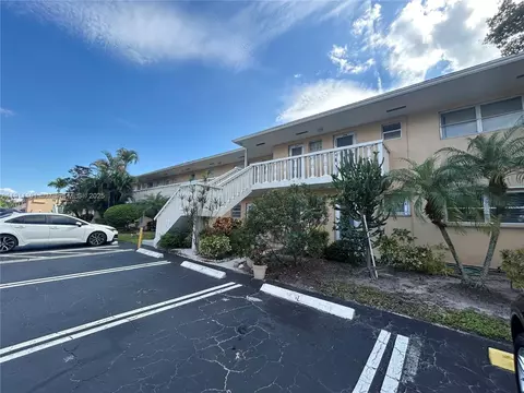 2112 NE 1st Way #203, Boynton Beach, FL 33435