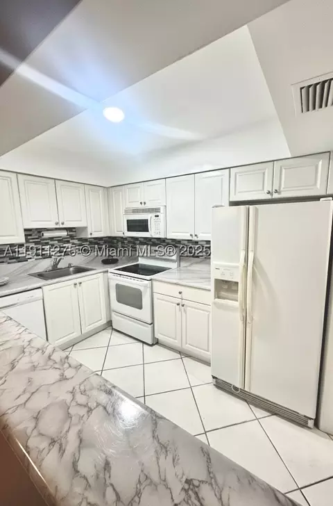 4158 Inverrary Dr #405, Lauderhill, FL 33319