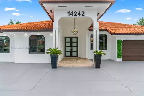 14242 SW 30th St, Miami, FL 33175