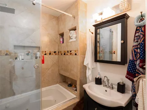 Bath - 7877 W 16th Ave, Hialeah, FL 33014 photo 2 of 2