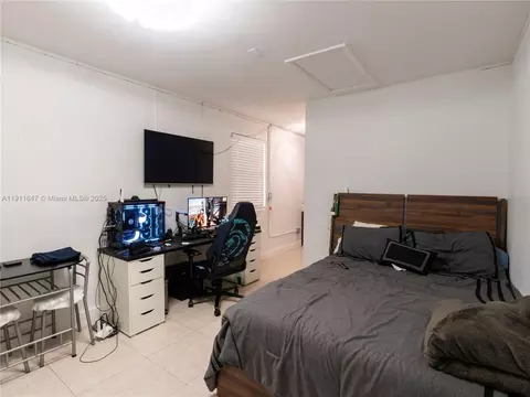 Bedroom - 7877 W 16th Ave, Hialeah, FL 33014 photo 4 of 4