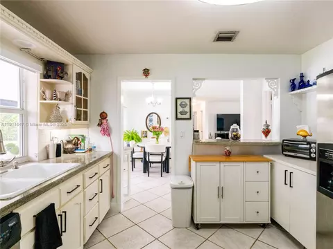 Kitchen - 7877 W 16th Ave, Hialeah, FL 33014 photo 1 of 2