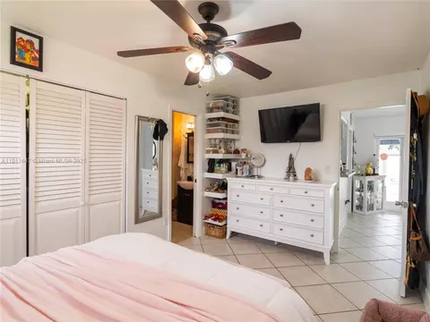 Bedroom - 7877 W 16th Ave, Hialeah, FL 33014 photo 3 of 4
