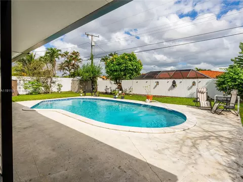 Exterior - 7877 W 16th Ave, Hialeah, FL 33014 photo 4 of 7