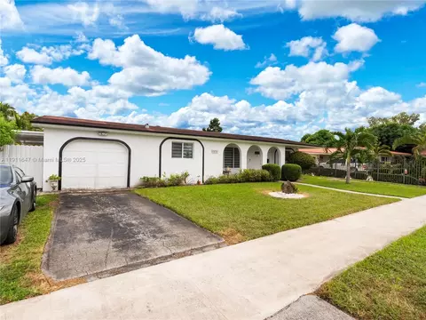 Exterior - 7877 W 16th Ave, Hialeah, FL 33014 photo 6 of 7