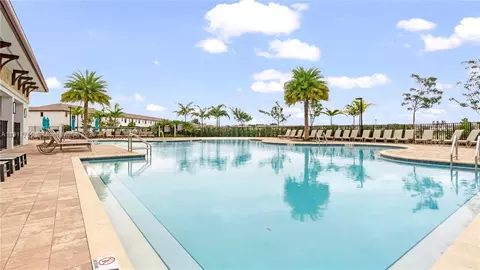 Exterior - 10547 W 34th Ct, Hialeah, FL 33018 photo 5 of 11