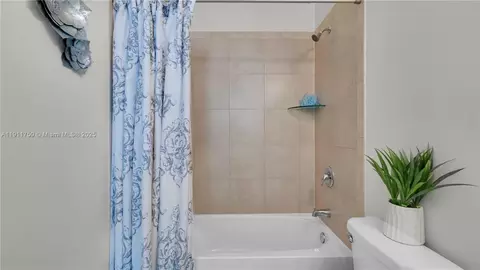 Bath - 10547 W 34th Ct, Hialeah, FL 33018 photo 1 of 2