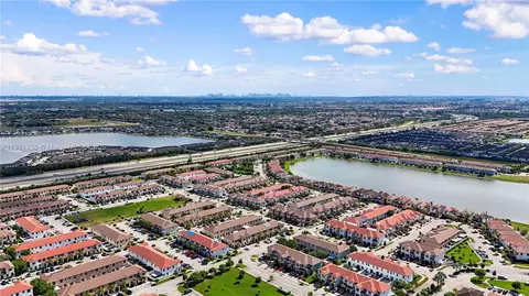 View/Area - 10547 W 34th Ct, Hialeah, FL 33018 photo 6 of 9