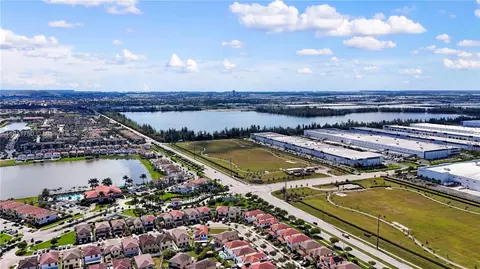 View/Area - 10547 W 34th Ct, Hialeah, FL 33018 photo 7 of 9