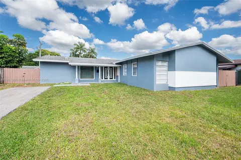 9905 SW 196th St, Cutler Bay, FL 33157