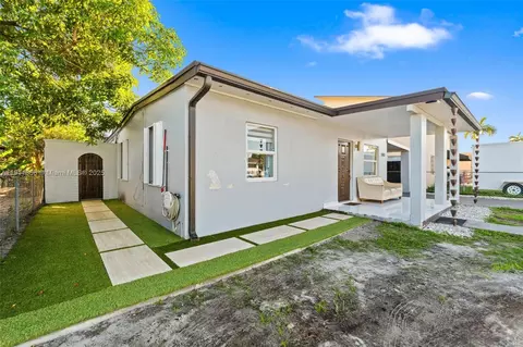 Exterior - 580 E 44th St, Hialeah, FL 33013 photo 1 of 5