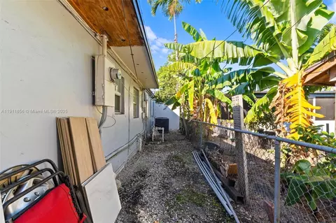 Exterior - 580 E 44th St, Hialeah, FL 33013 photo 5 of 5