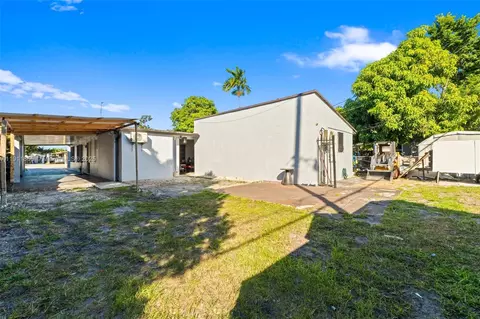 Exterior - 580 E 44th St, Hialeah, FL 33013 photo 3 of 5